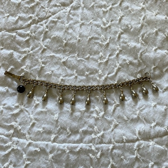 1960s bowling ball & 10 pin charm bracelet. Silver toned pins & black ball. - Picture 4 of 5